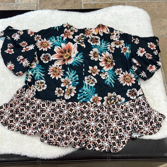 DG2 by Diane Gilman Women's Floral Ruffle Sleeve Blouse - Picture 5 of 7